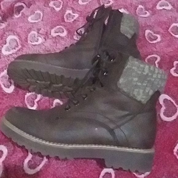 Boots - Picture 2 of 3